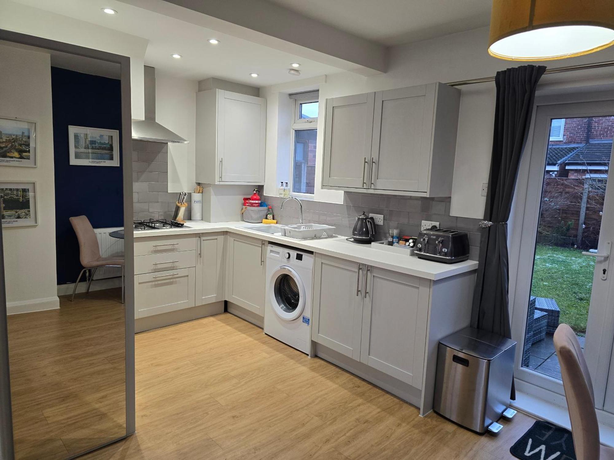 The Heart - Cosy 3 Bedroom House With Double Driveway And Garden In Manchester Bagian luar foto