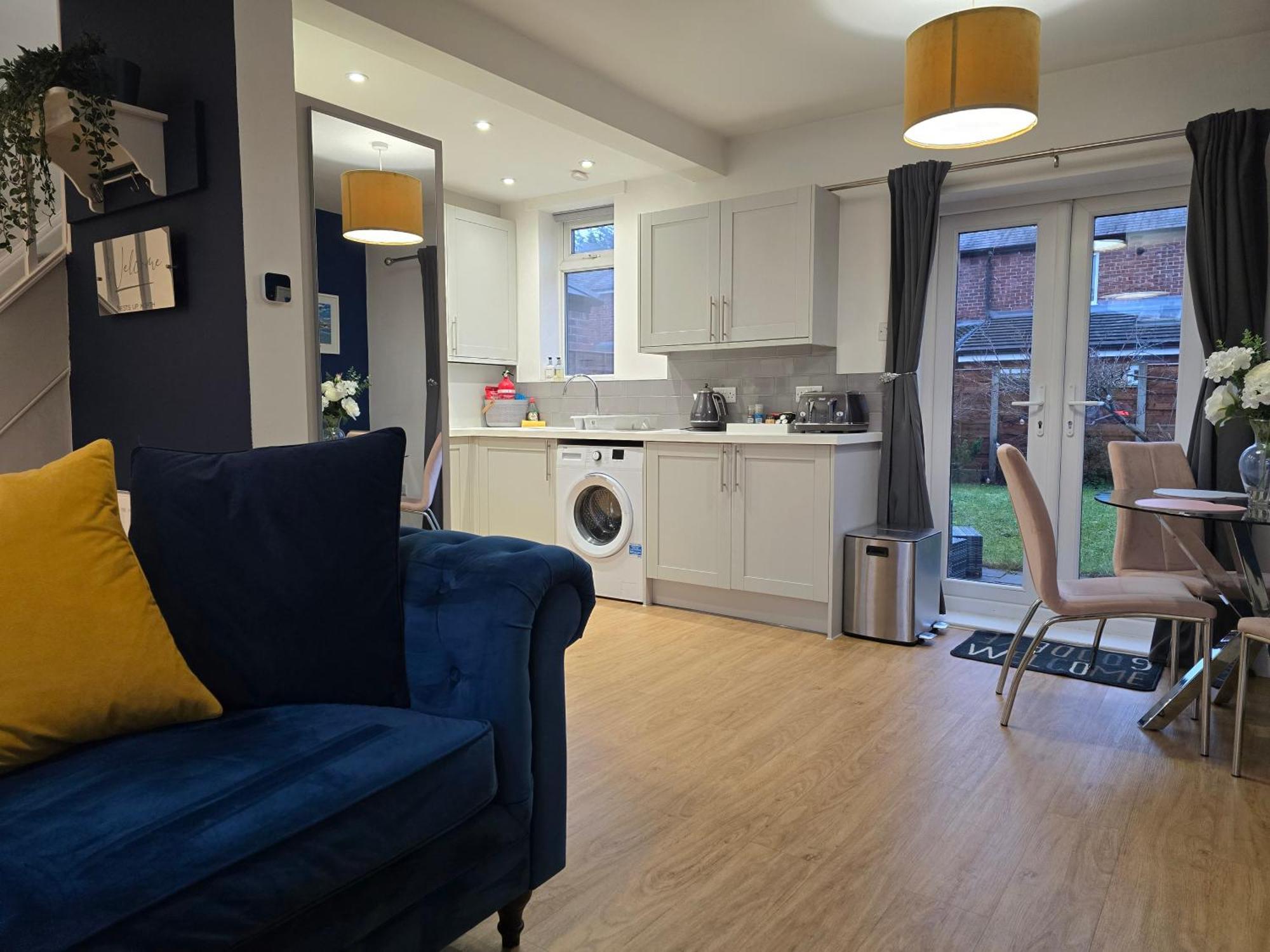 The Heart - Cosy 3 Bedroom House With Double Driveway And Garden In Manchester Bagian luar foto
