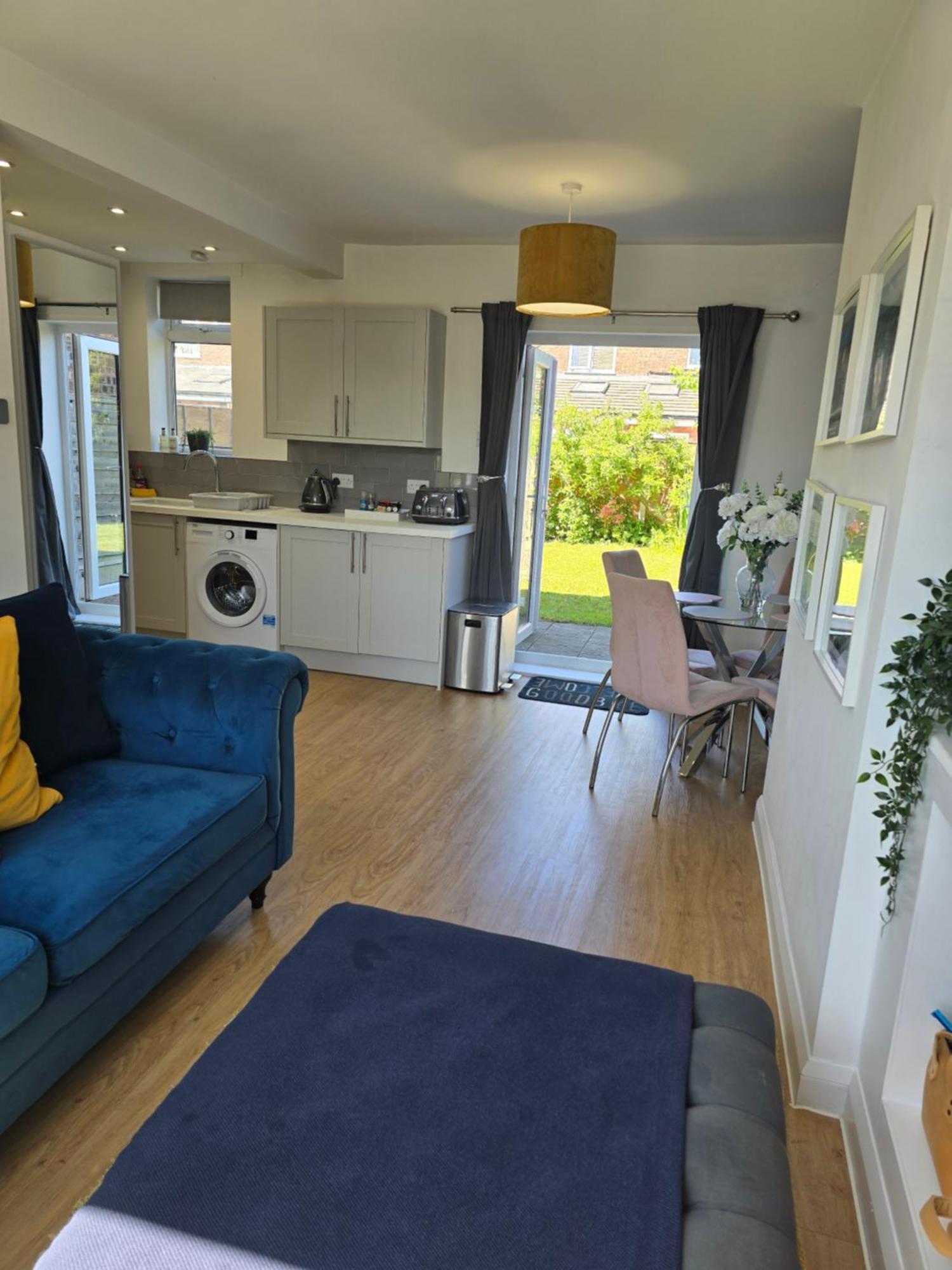The Heart - Cosy 3 Bedroom House With Double Driveway And Garden In Manchester Bagian luar foto